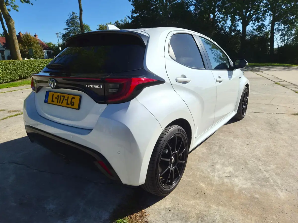 1.5 Hybrid Style | achteruitrijcamera | adaptieve cruise control | navigatie |