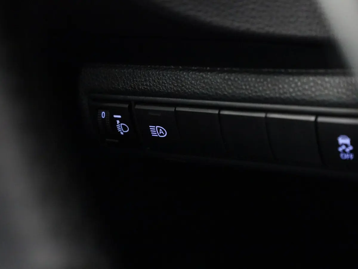 1.8 Hybrid Business | Automaat | DAB  | Camera | Apple CarPlay / Android auto | Climate control | Cruise control | Bluetooth |