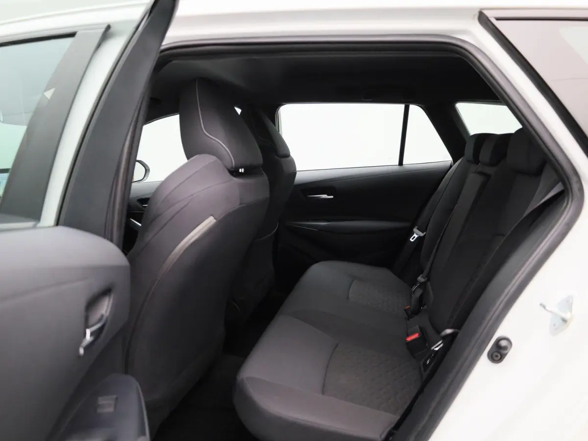 1.8 Hybrid Business | Automaat | DAB  | Camera | Apple CarPlay / Android auto | Climate control | Cruise control | Bluetooth |