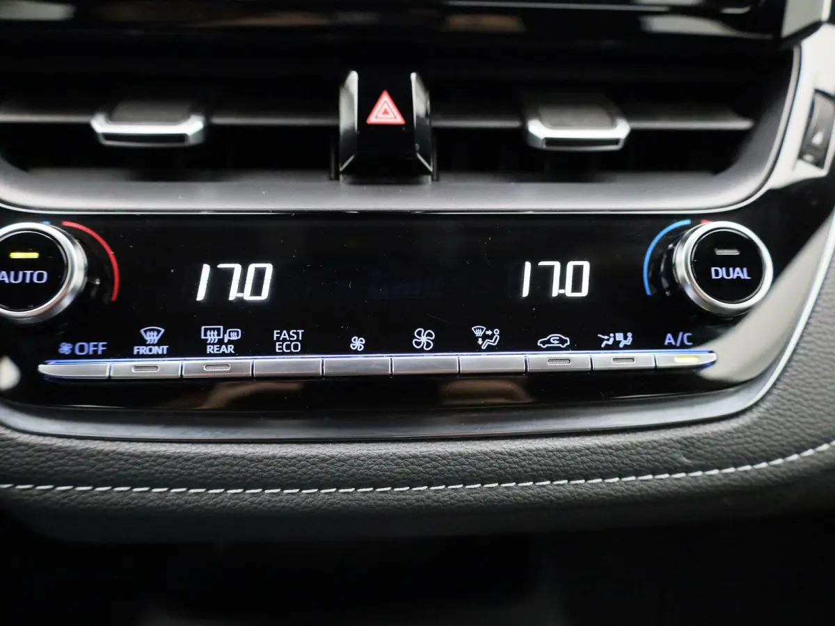 1.8 Hybrid Business | Automaat | DAB  | Camera | Apple CarPlay / Android auto | Climate control | Cruise control | Bluetooth |