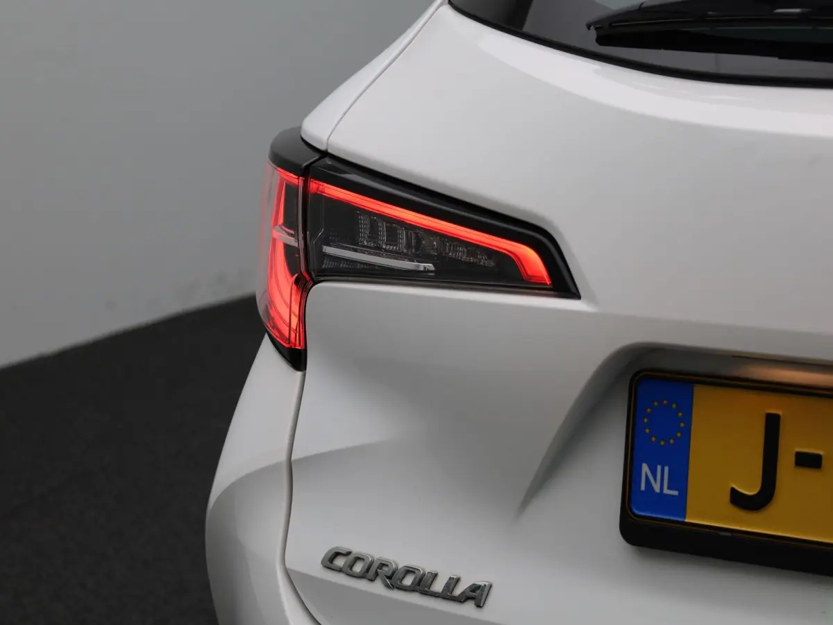 1.8 Hybrid Business | Automaat | DAB  | Camera | Apple CarPlay / Android auto | Climate control | Cruise control | Bluetooth |