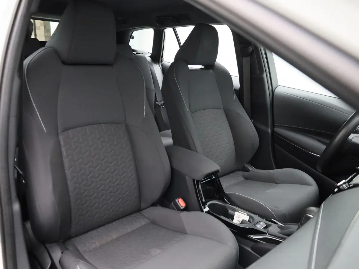 1.8 Hybrid Business | Automaat | DAB  | Camera | Apple CarPlay / Android auto | Climate control | Cruise control | Bluetooth |
