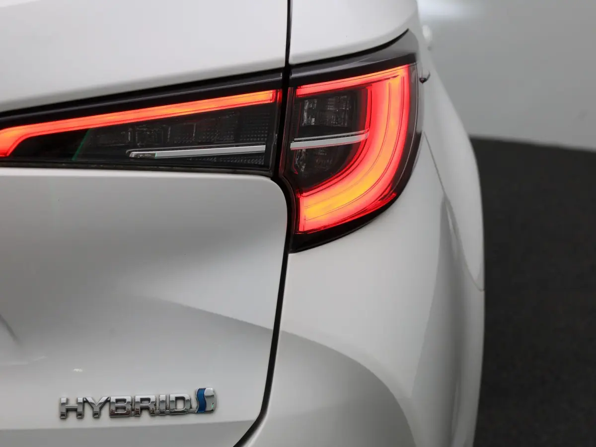 1.8 Hybrid Business | Automaat | DAB  | Camera | Apple CarPlay / Android auto | Climate control | Cruise control | Bluetooth |