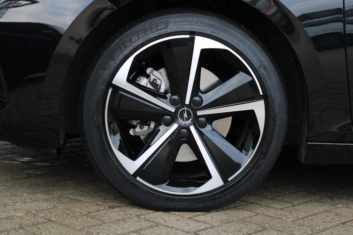 1.2 Turbo Hybrid GS | Adaptieve cruise control | AGR stoelen | Keyless entry | Keyless start |