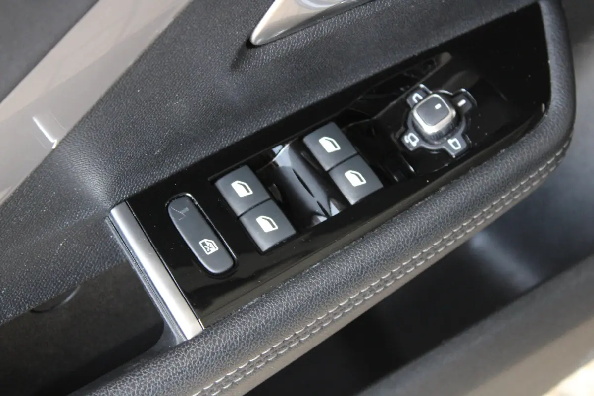 1.2 Turbo Hybrid GS | Adaptieve cruise control | AGR stoelen | Keyless entry | Keyless start |