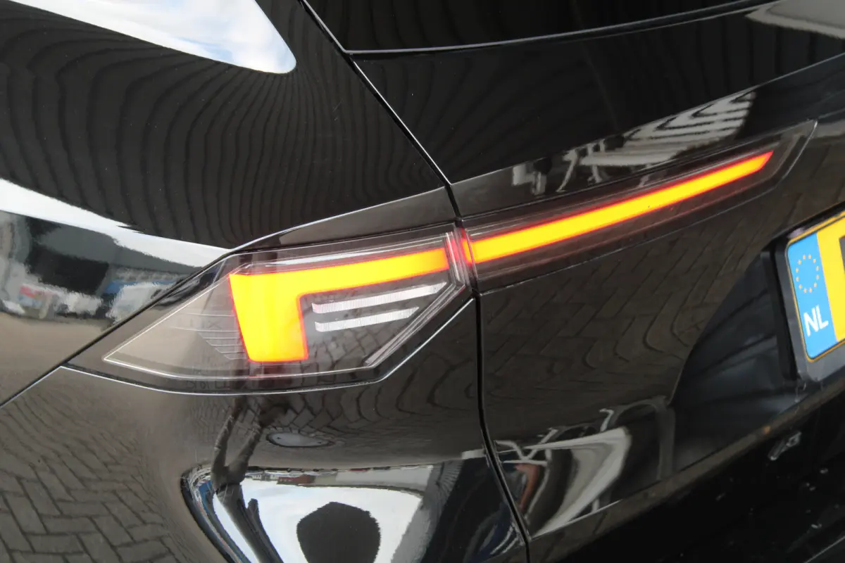 1.2 Turbo Hybrid GS | Adaptieve cruise control | AGR stoelen | Keyless entry | Keyless start |