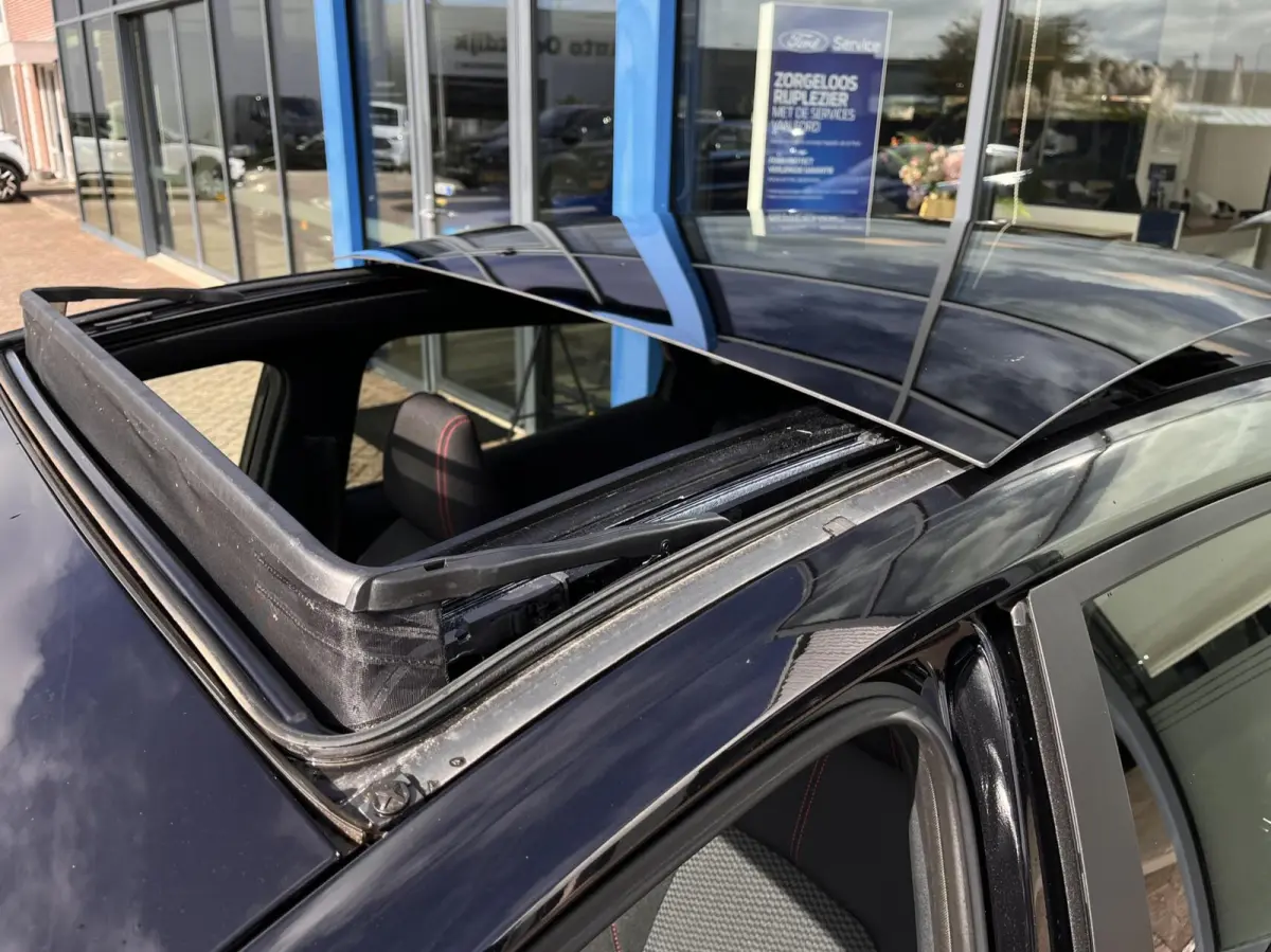 1.0 EcoBoost ST-Line 125PK Panodak Winterpack Adaptieve Cruise Camera Blind-Spot Parkeersensoren Climate Privacy Glass *Compleet*