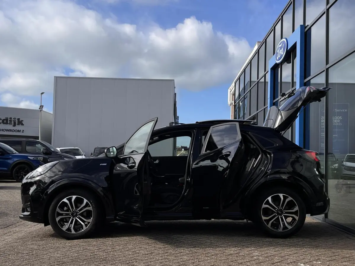 1.0 EcoBoost ST-Line 125PK Panodak Winterpack Adaptieve Cruise Camera Blind-Spot Parkeersensoren Climate Privacy Glass *Compleet*