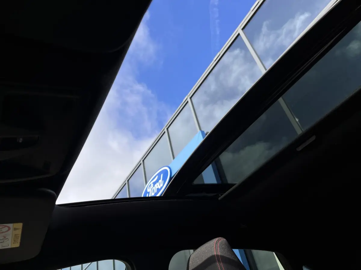 1.0 EcoBoost ST-Line 125PK Panodak Winterpack Adaptieve Cruise Camera Blind-Spot Parkeersensoren Climate Privacy Glass *Compleet*
