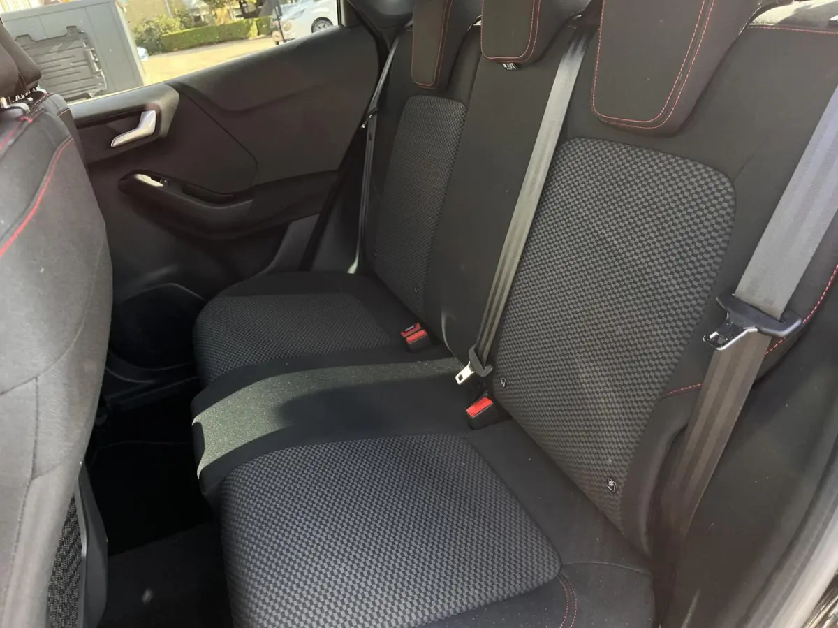 1.0 EcoBoost ST-Line 125PK Panodak Winterpack Adaptieve Cruise Camera Blind-Spot Parkeersensoren Climate Privacy Glass *Compleet*