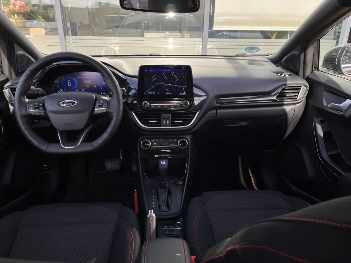 1.0 EcoBoost ST-Line 125PK Panodak Winterpack Adaptieve Cruise Camera Blind-Spot Parkeersensoren Climate Privacy Glass *Compleet*
