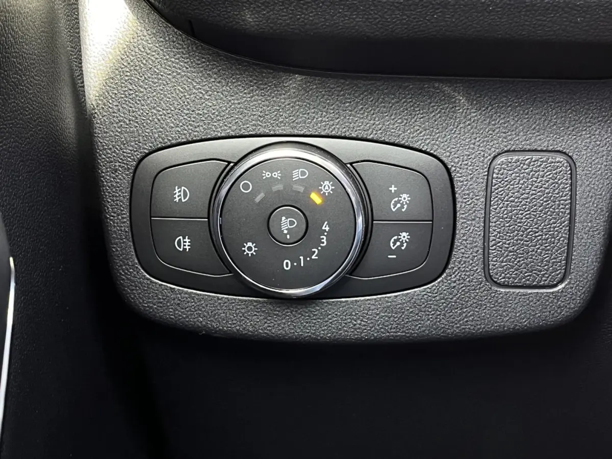 1.0 EcoBoost ST-Line 125PK Panodak Winterpack Adaptieve Cruise Camera Blind-Spot Parkeersensoren Climate Privacy Glass *Compleet*