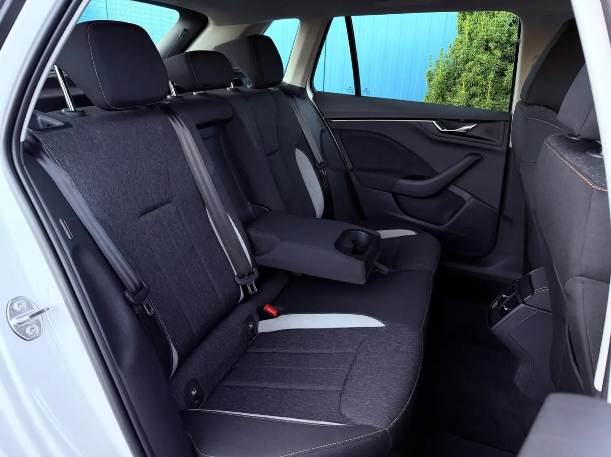 1.0 TSI Business Edition 22DKM!! | CARPLAY | CAM | NAV | PDC | LED | DIGI.DASH | STOELVERW. 1'EIG