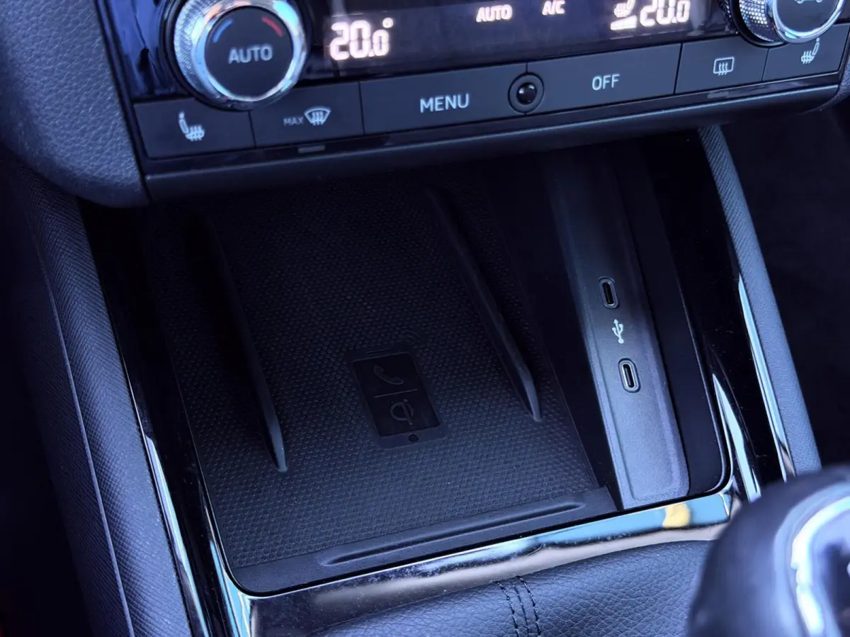 1.0 TSI Business Edition 22DKM!! | CARPLAY | CAM | NAV | PDC | LED | DIGI.DASH | STOELVERW. 1'EIG