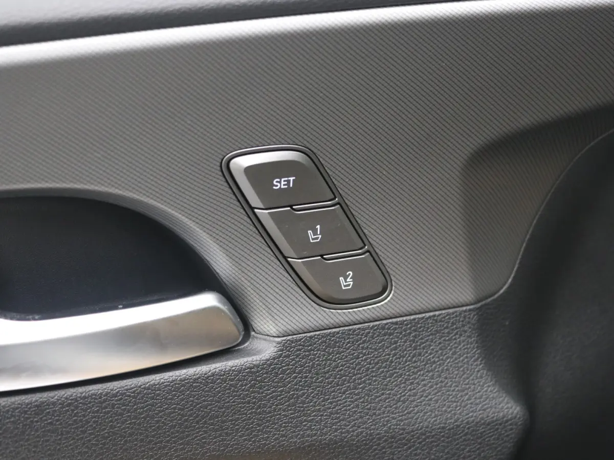 PHEV Premium Sky SOH 100% | Achterbank verwarmd | Achteruitrijcamera 360 graden | Airco (automatisch)