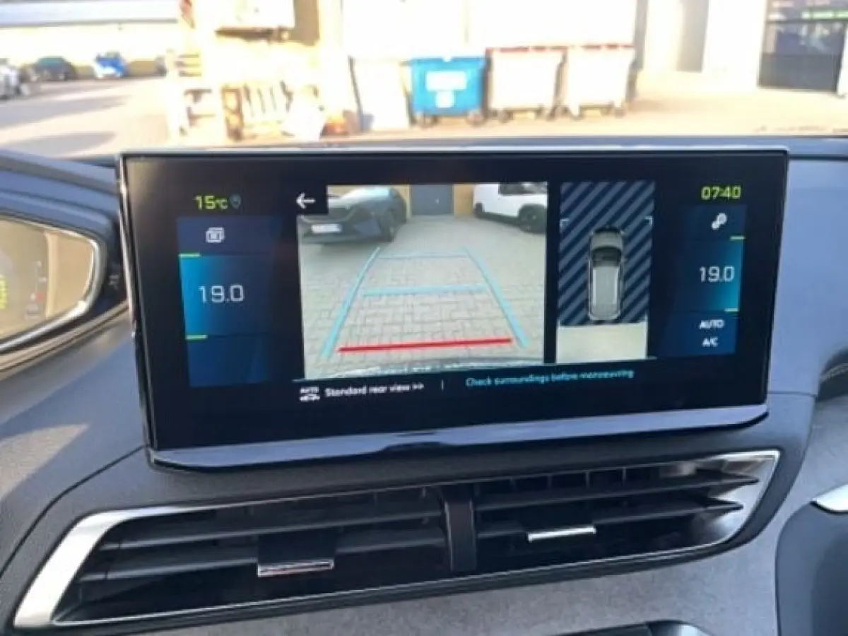 1.6 HYbrid 225 GT Afneembare Trekhaak | Black Pack | Camera | 19" Lichtmetaal | Leder/Stof | Parkeersensoren Rondom | Digitaal Dashboard | Achteruitrijcamera | Afneembare trekhaak | Afwijken