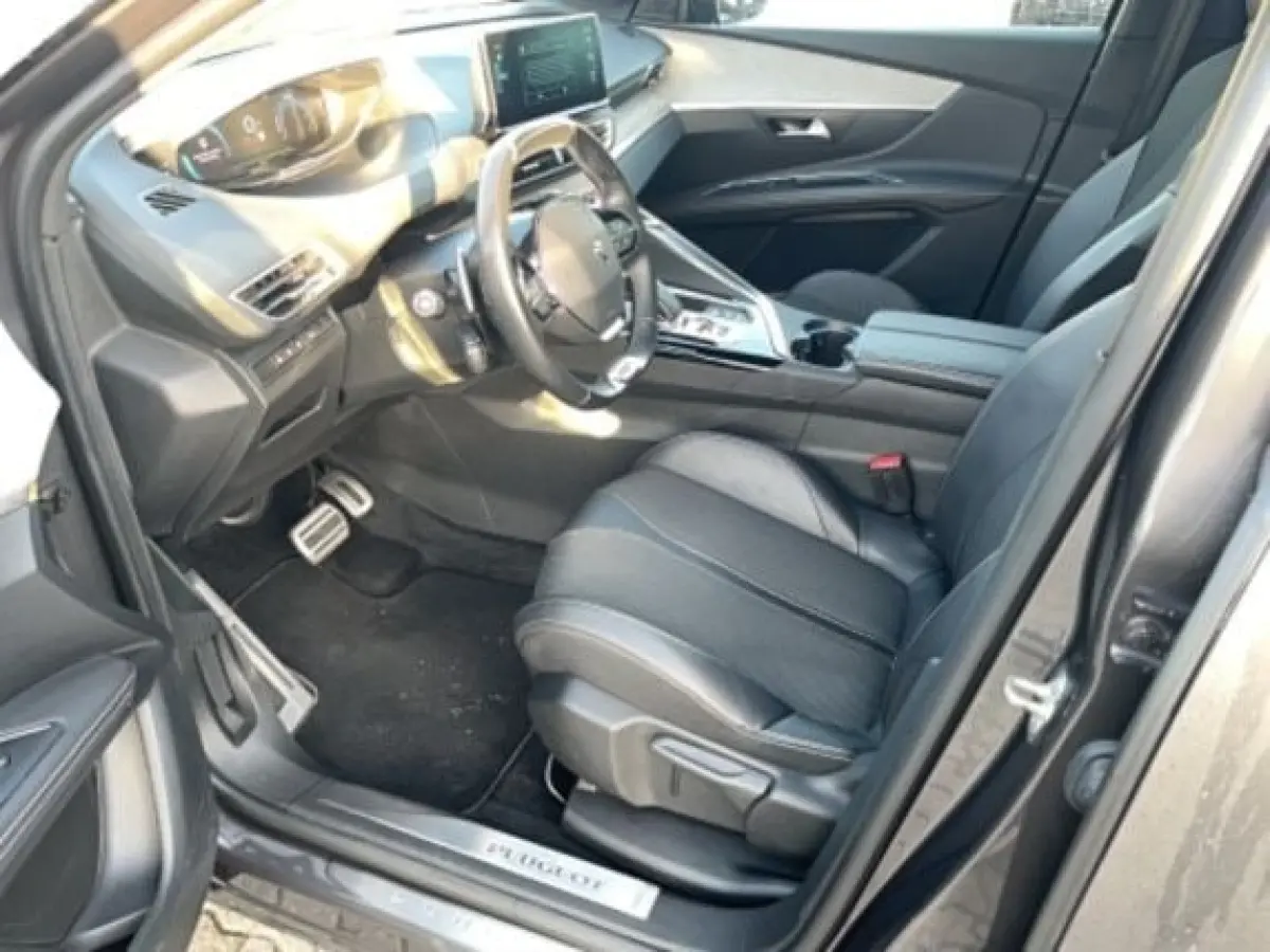 1.6 HYbrid 225 GT Afneembare Trekhaak | Black Pack | Camera | 19" Lichtmetaal | Leder/Stof | Parkeersensoren Rondom | Digitaal Dashboard | Achteruitrijcamera | Afneembare trekhaak | Afwijken