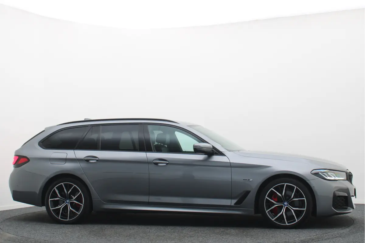 530e M Sport Edition Leer, Soft-Close, 360° Camera, Head-Up, Stoelverwarming/ventilatie, LED, 19''