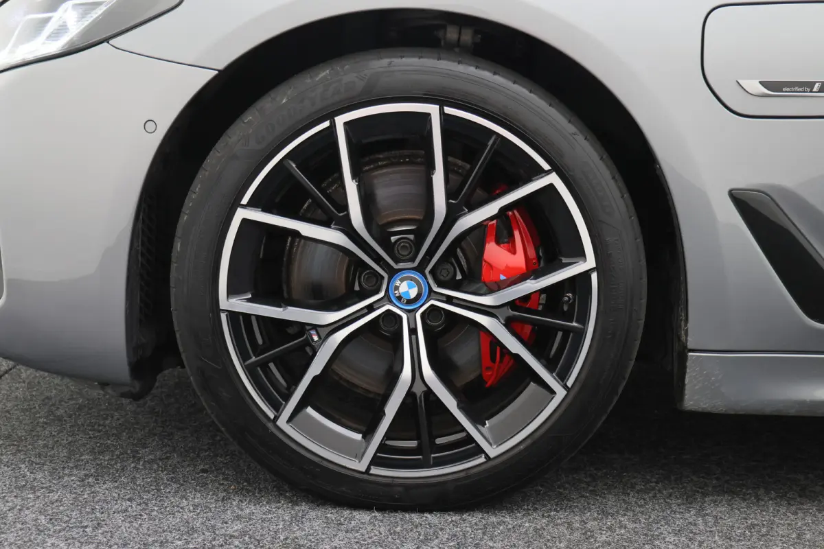 530e M Sport Edition Leer, Soft-Close, 360° Camera, Head-Up, Stoelverwarming/ventilatie, LED, 19''