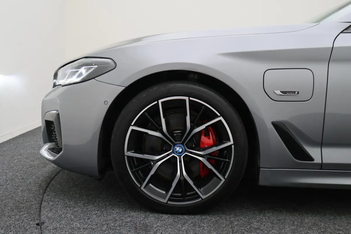 530e M Sport Edition Leer, Soft-Close, 360° Camera, Head-Up, Stoelverwarming/ventilatie, LED, 19''