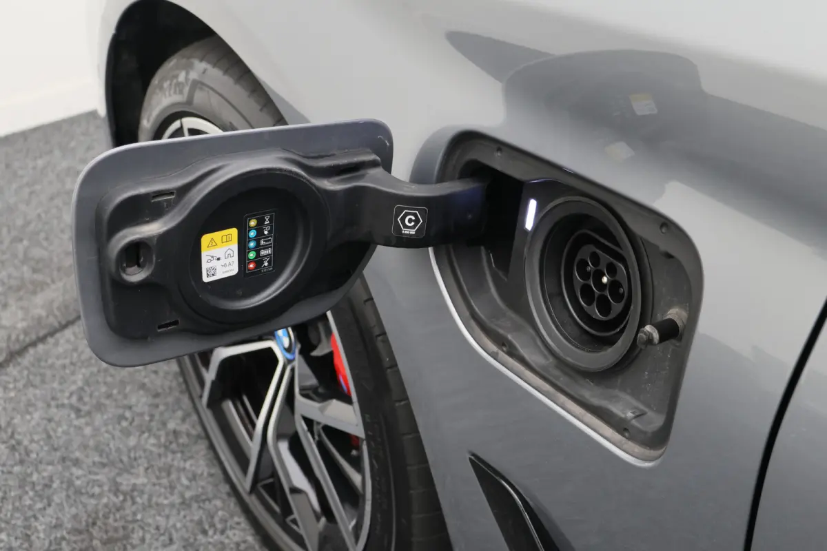 530e M Sport Edition Leer, Soft-Close, 360° Camera, Head-Up, Stoelverwarming/ventilatie, LED, 19''