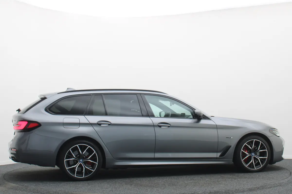 530e M Sport Edition Leer, Soft-Close, 360° Camera, Head-Up, Stoelverwarming/ventilatie, LED, 19''