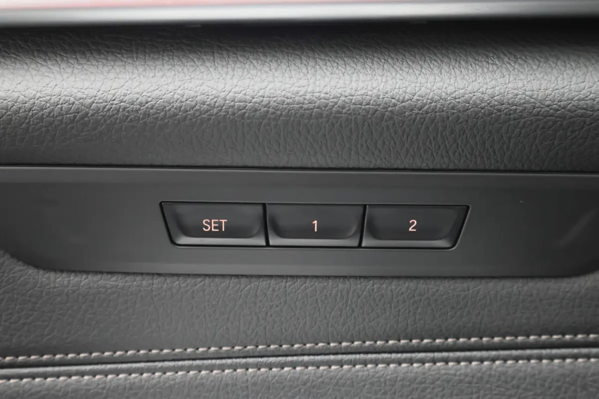 530e M Sport Edition Leer, Soft-Close, 360° Camera, Head-Up, Stoelverwarming/ventilatie, LED, 19''