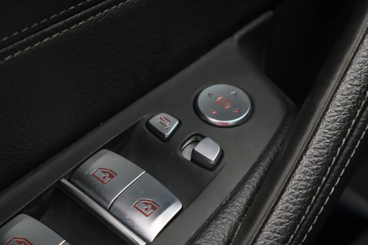 530e M Sport Edition Leer, Soft-Close, 360° Camera, Head-Up, Stoelverwarming/ventilatie, LED, 19''