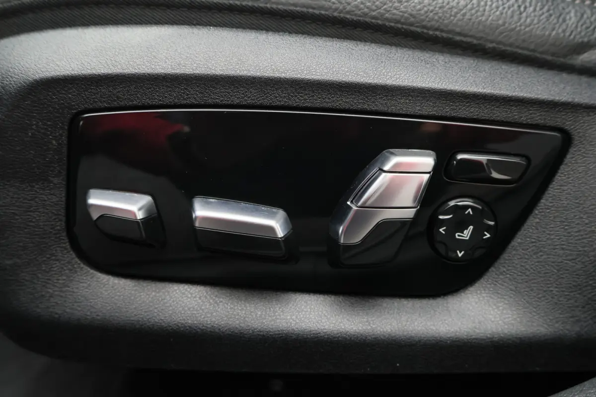 530e M Sport Edition Leer, Soft-Close, 360° Camera, Head-Up, Stoelverwarming/ventilatie, LED, 19''