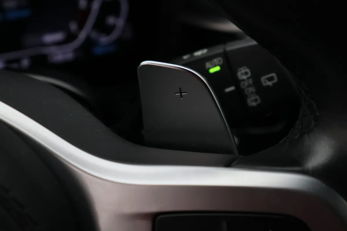 530e M Sport Edition Leer, Soft-Close, 360° Camera, Head-Up, Stoelverwarming/ventilatie, LED, 19''