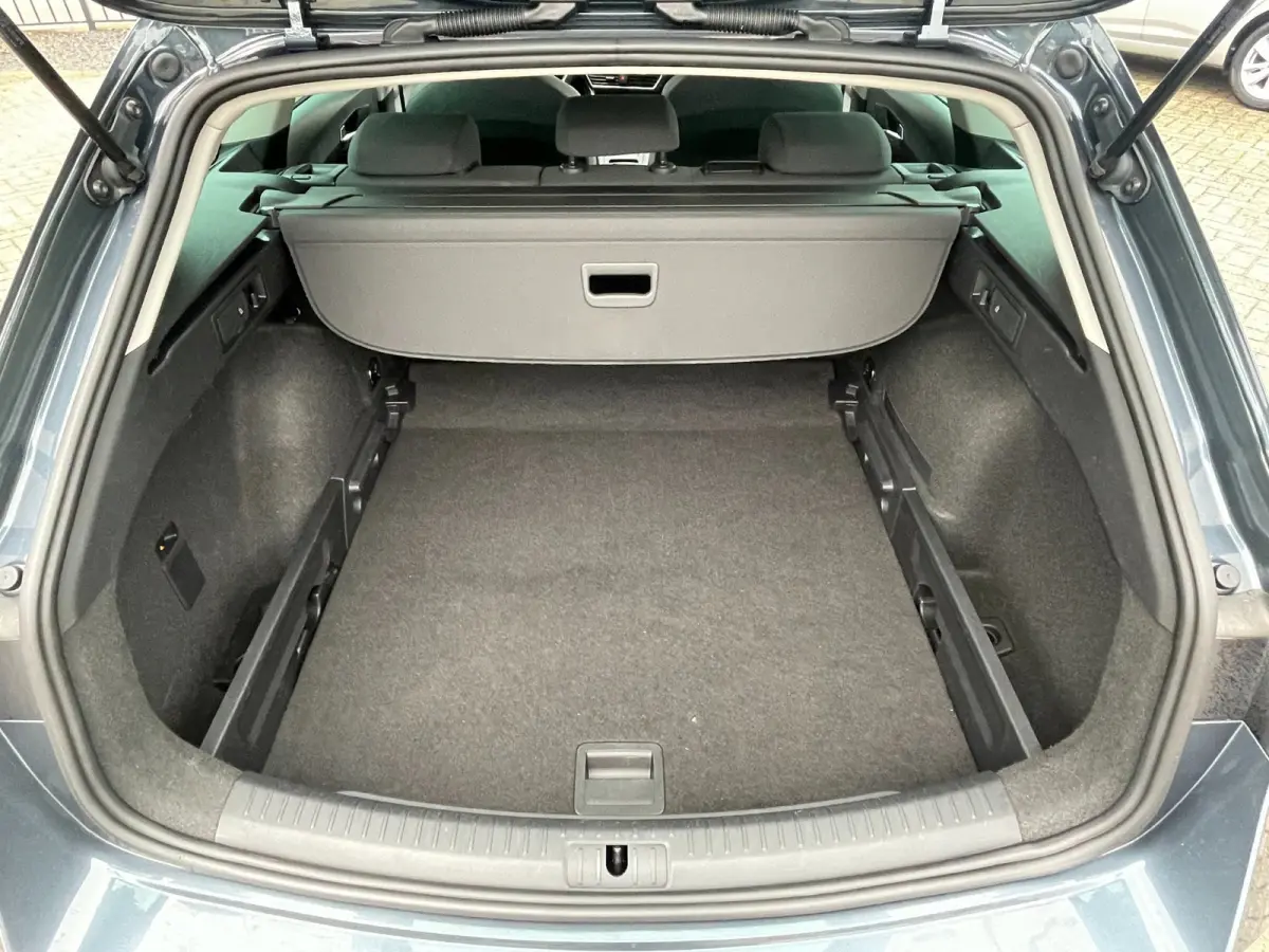 1.0 TSI Style Business Intense