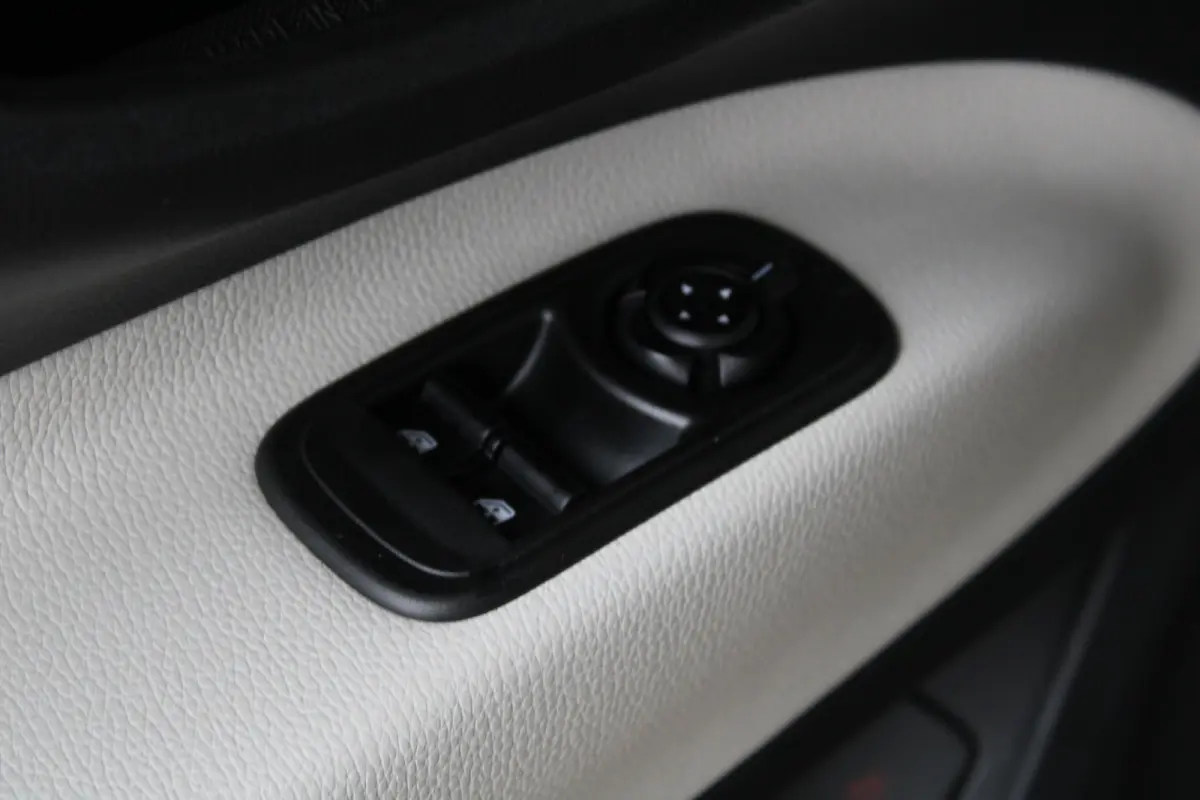 La Prima 42 kWh | Adaptieve cruise control met Stuurhulp | JBL Audio | Dodehoek-detectie | Climate |