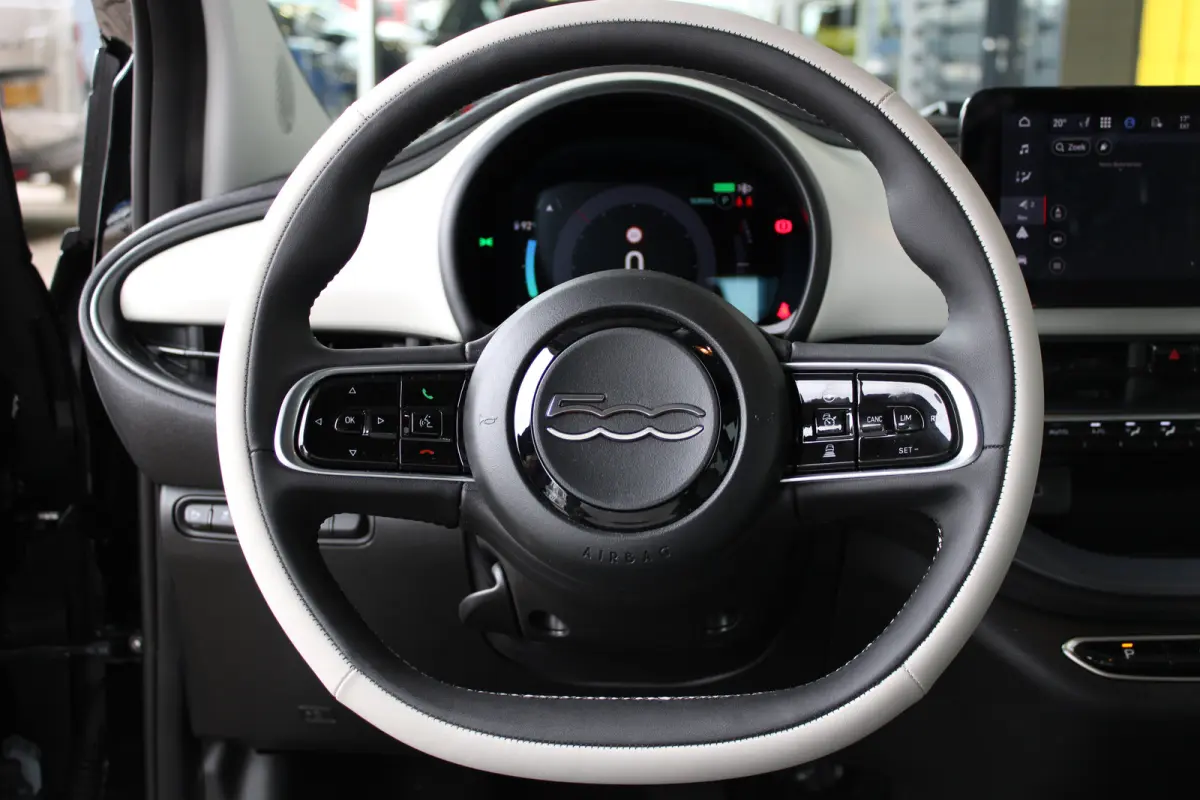 La Prima 42 kWh | Adaptieve cruise control met Stuurhulp | JBL Audio | Dodehoek-detectie | Climate |