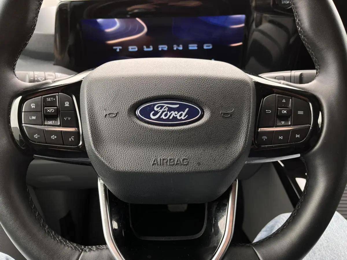 Tourneo 340 2.5 PHEV L2H1 Titanium X 233PK VOL leder 8 zitplaatsen verschuif/uitneembare stoelen Adaptieve Cruise Climate 2de rij All Seasons 19" velgen *Compleet*