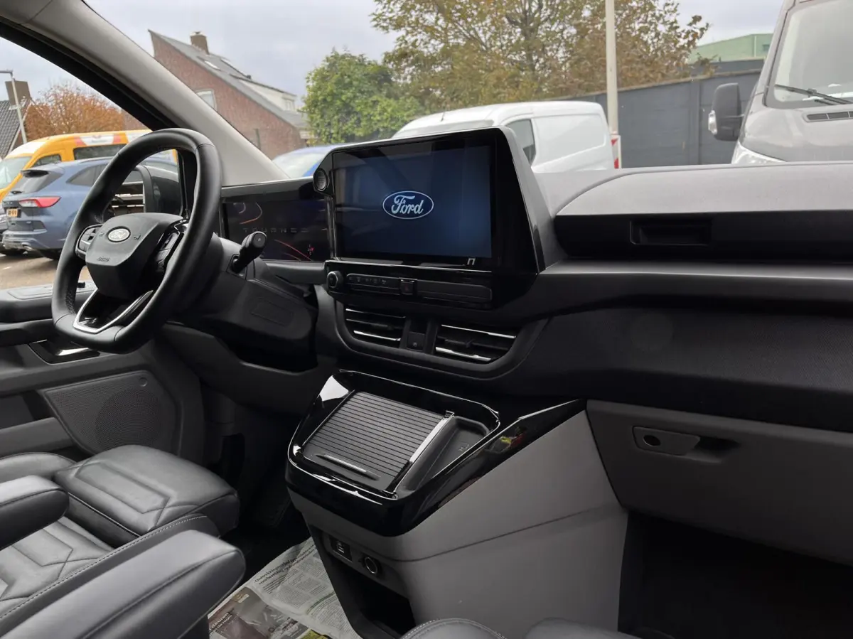 Tourneo 340 2.5 PHEV L2H1 Titanium X 233PK VOL leder 8 zitplaatsen verschuif/uitneembare stoelen Adaptieve Cruise Climate 2de rij All Seasons 19" velgen *Compleet*