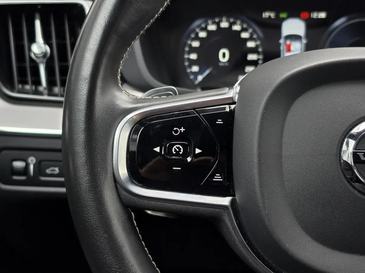 2.0 T8 Plug-in-hybrid AWD Polestar Engineered|PANO|H&K|MEMORY