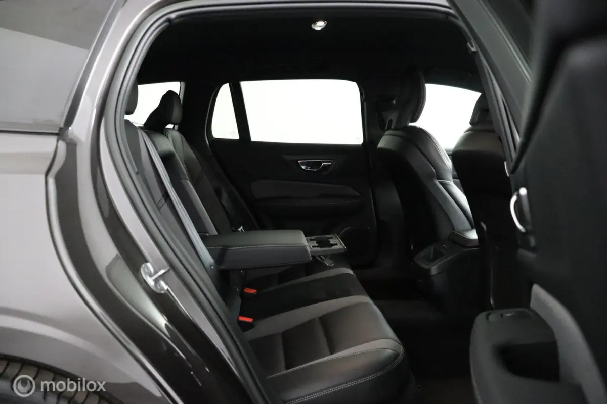 2.0 B4 Plus Dark | Adaptieve Cruise | BLISS | Pilot Assist | Contour Stoelen | Verwarmbare voorstoelen & Stuurwiel | 19" Velgen | Google