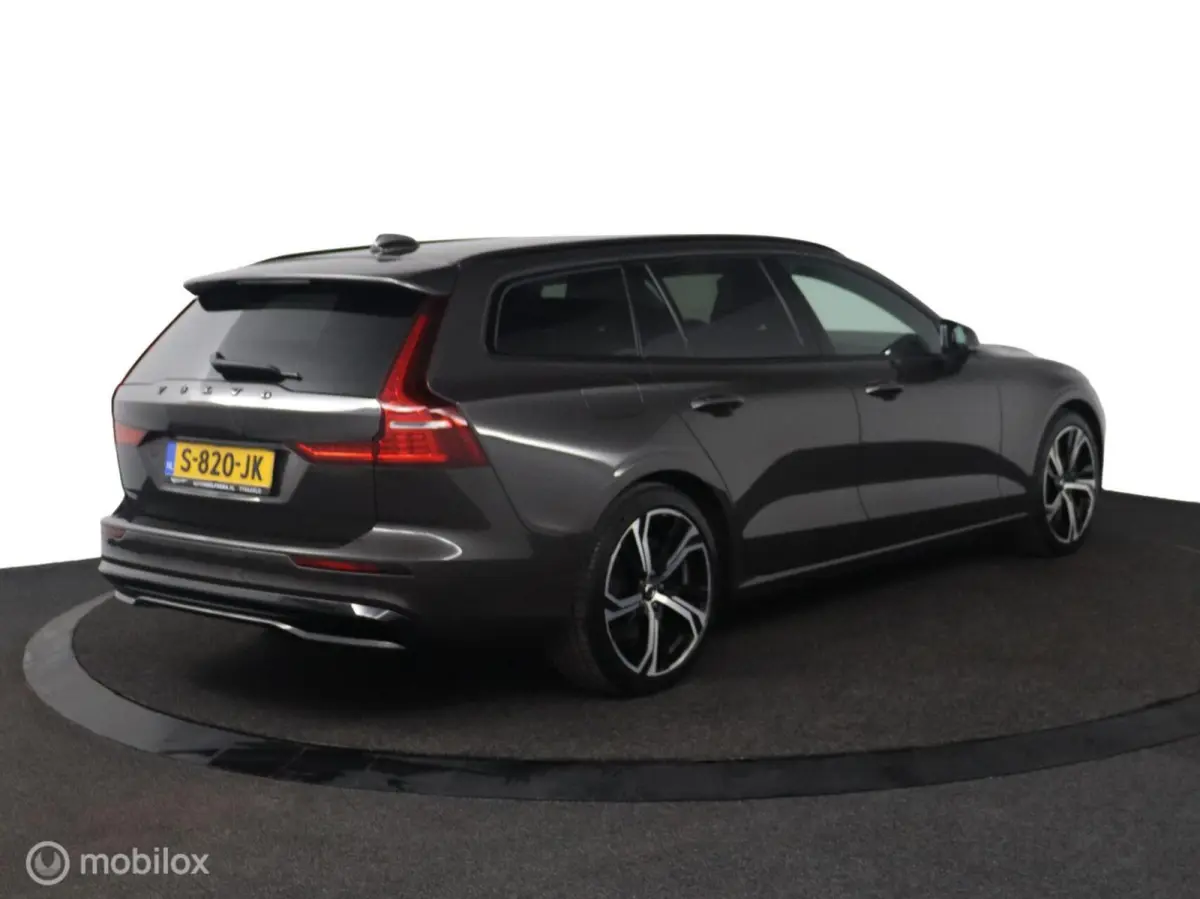2.0 B4 Plus Dark | Adaptieve Cruise | BLISS | Pilot Assist | Contour Stoelen | Verwarmbare voorstoelen & Stuurwiel | 19" Velgen | Google