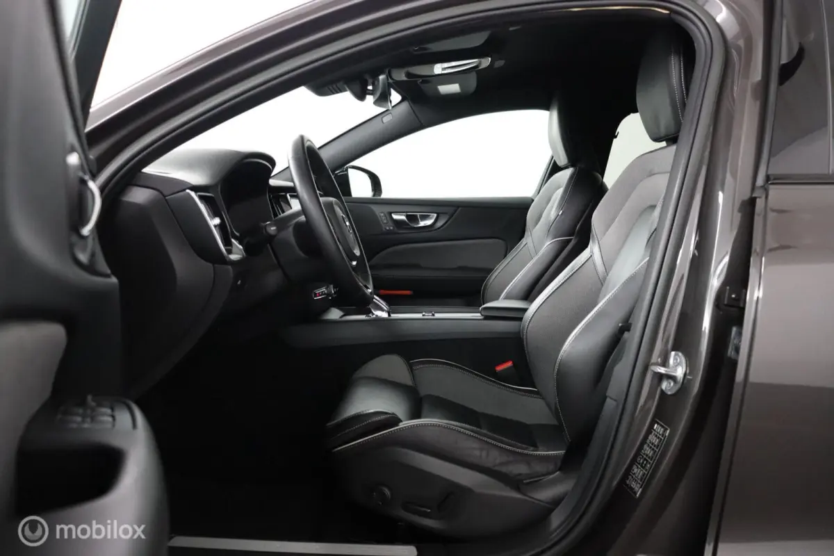 2.0 B4 Plus Dark | Adaptieve Cruise | BLISS | Pilot Assist | Contour Stoelen | Verwarmbare voorstoelen & Stuurwiel | 19" Velgen | Google