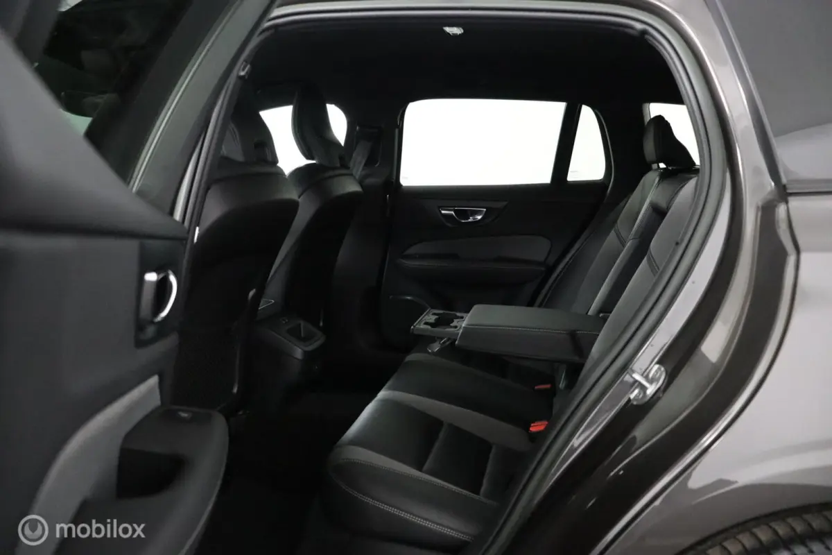 2.0 B4 Plus Dark | Adaptieve Cruise | BLISS | Pilot Assist | Contour Stoelen | Verwarmbare voorstoelen & Stuurwiel | 19" Velgen | Google