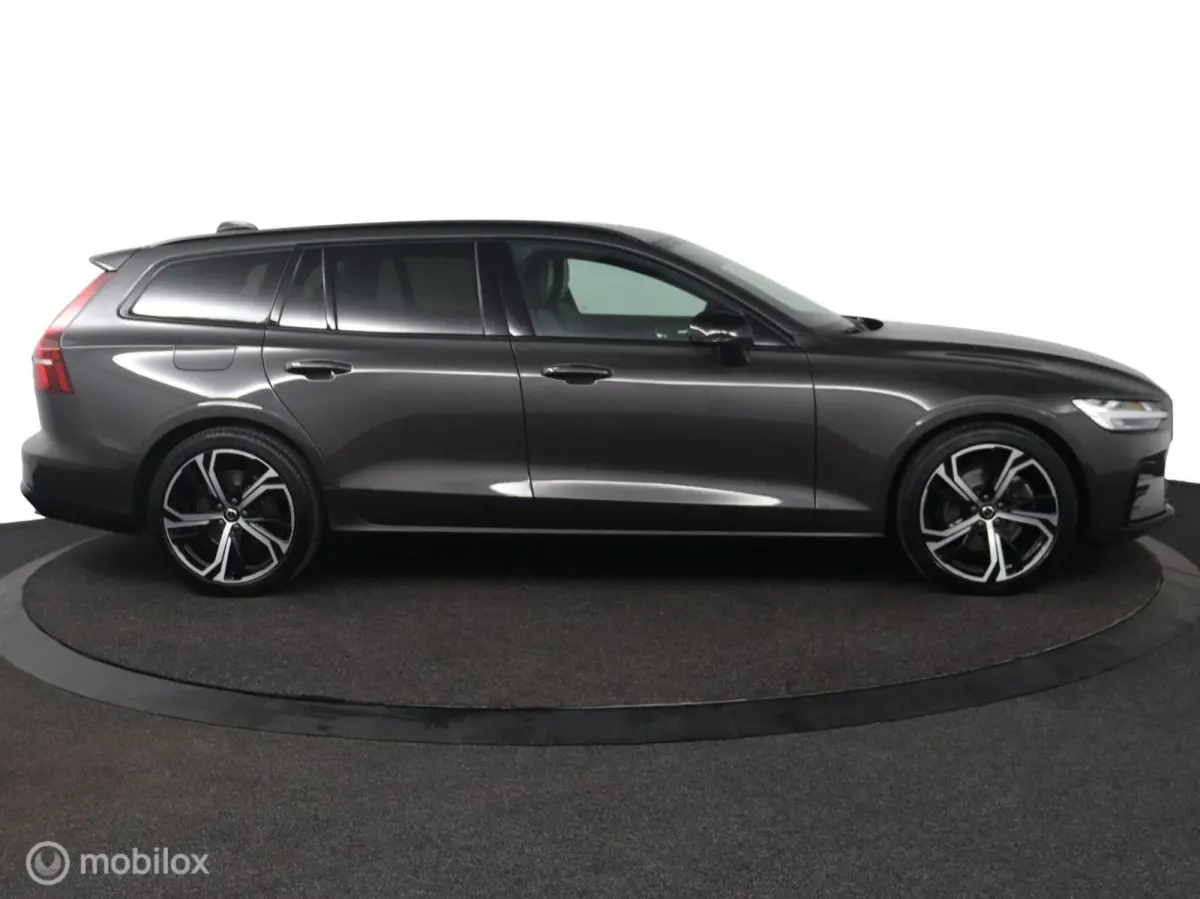 2.0 B4 Plus Dark | Adaptieve Cruise | BLISS | Pilot Assist | Contour Stoelen | Verwarmbare voorstoelen & Stuurwiel | 19" Velgen | Google