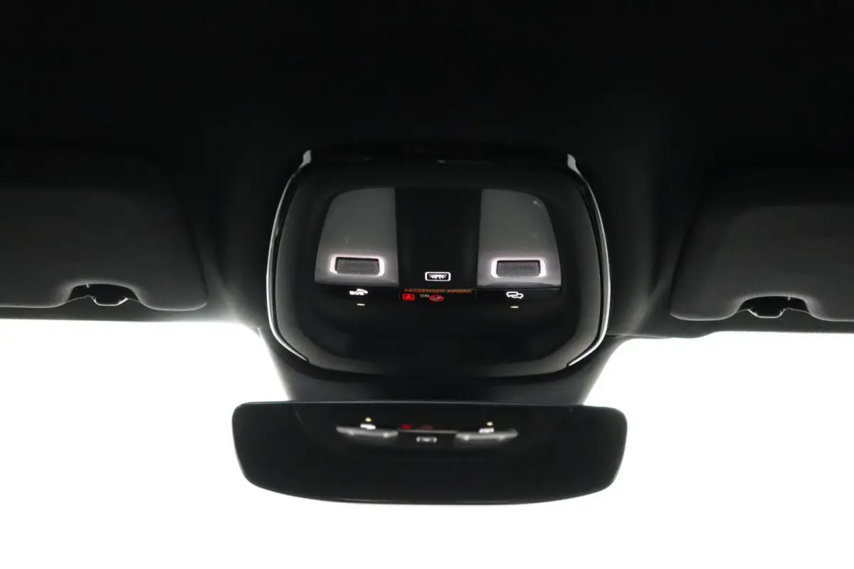 2.0 B4 Plus Dark | Adaptieve Cruise | BLISS | Pilot Assist | Contour Stoelen | Verwarmbare voorstoelen & Stuurwiel | 19" Velgen | Google