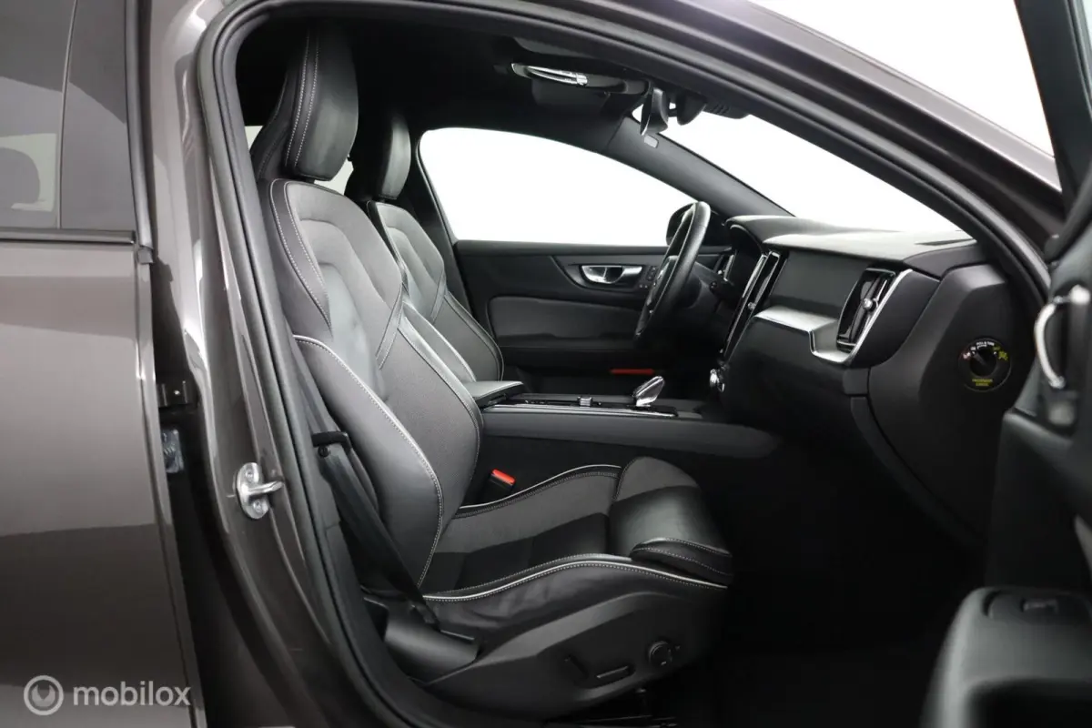 2.0 B4 Plus Dark | Adaptieve Cruise | BLISS | Pilot Assist | Contour Stoelen | Verwarmbare voorstoelen & Stuurwiel | 19" Velgen | Google