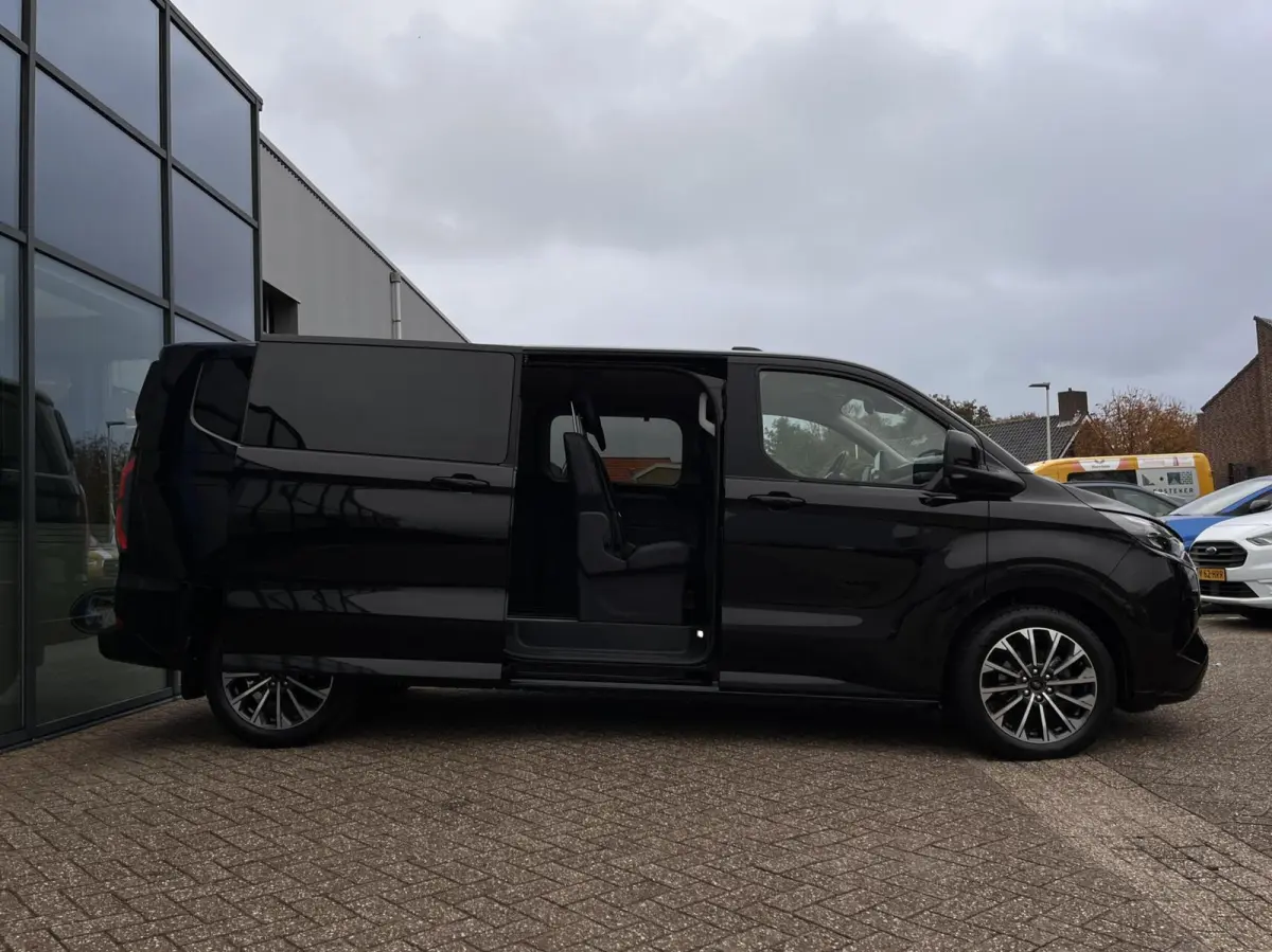 Tourneo 340 2.5 PHEV L2H1 Titanium X 233PK Emissiezonevrij!! Ex. BTW/incl. BPM 8Pers. Adaptieve Cruise Winterpack VOL leder 8 zitplaatsen verschuif/uitneembare stoelen Adaptieve Cruise Clima