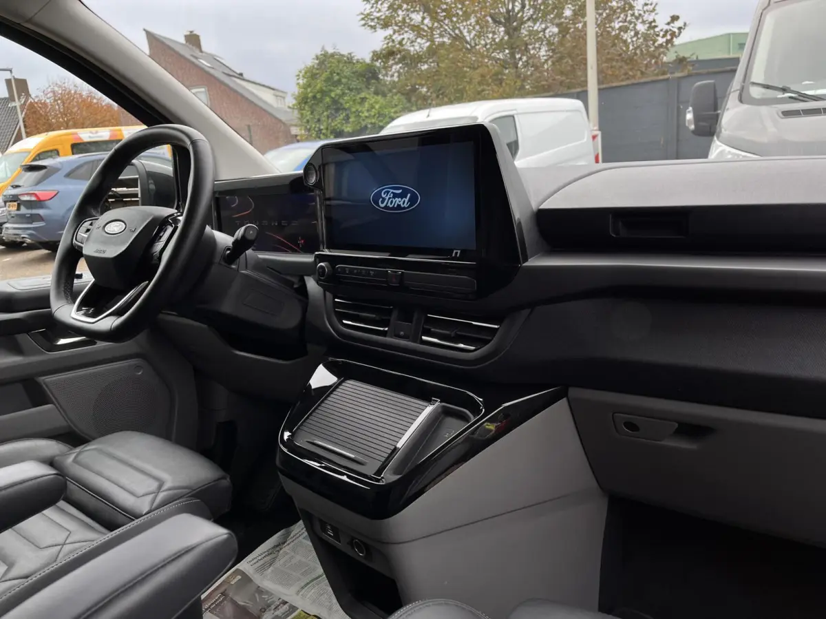 Tourneo 340 2.5 PHEV L2H1 Titanium X 233PK Emissiezonevrij!! Ex. BTW/incl. BPM 8Pers. Adaptieve Cruise Winterpack VOL leder 8 zitplaatsen verschuif/uitneembare stoelen Adaptieve Cruise Clima