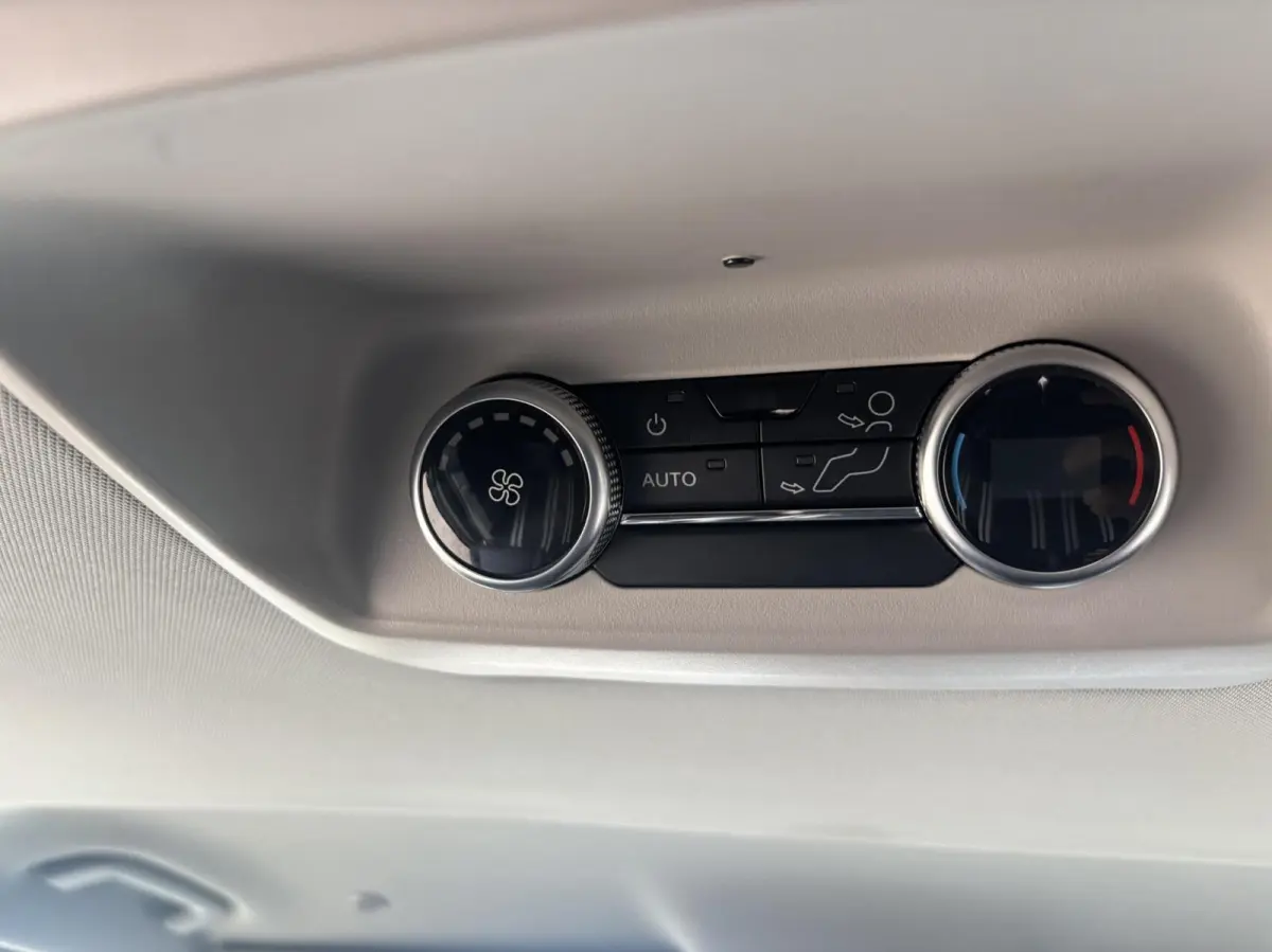 Tourneo 340 2.5 PHEV L2H1 Titanium X 233PK Emissiezonevrij!! Ex. BTW/incl. BPM 8Pers. Adaptieve Cruise Winterpack VOL leder 8 zitplaatsen verschuif/uitneembare stoelen Adaptieve Cruise Clima