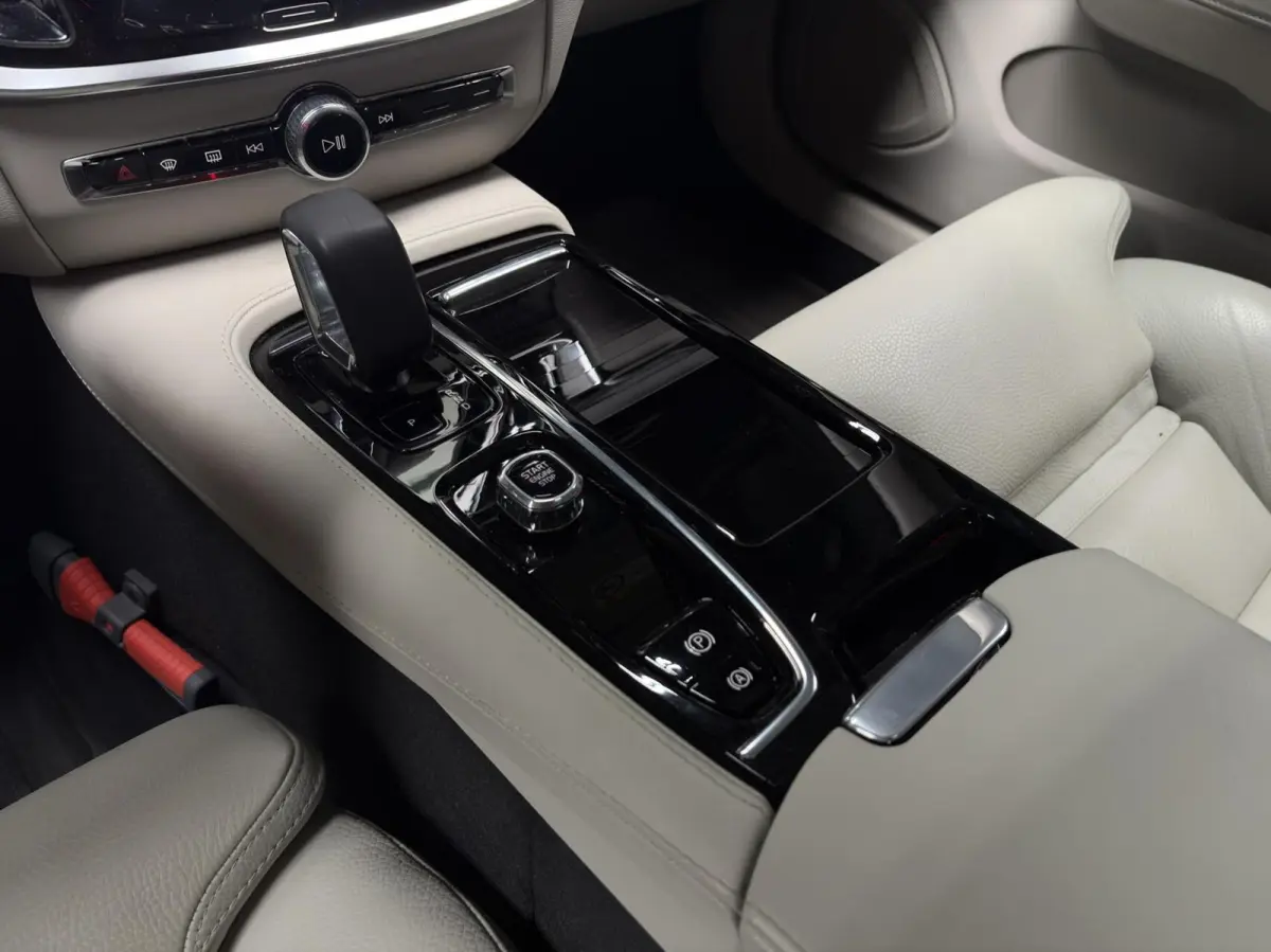 T6 PHEV AWD Ultimate Bright |PANO|TREKH.|H&K|360°