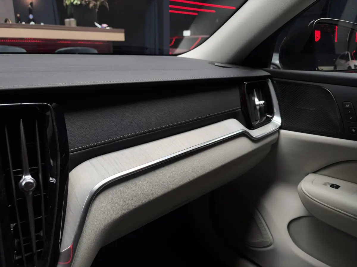 T6 PHEV AWD Ultimate Bright |PANO|TREKH.|H&K|360°