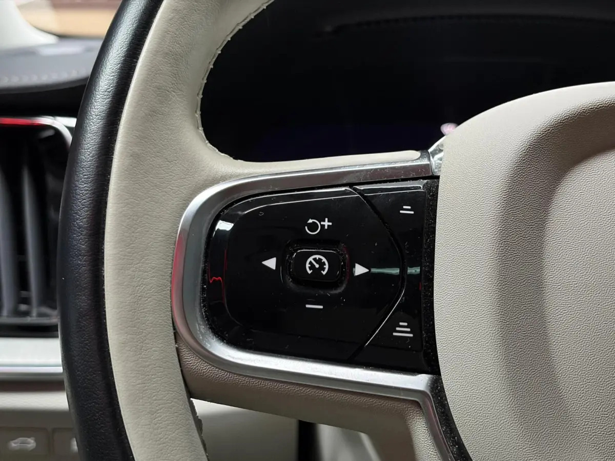 T6 PHEV AWD Ultimate Bright |PANO|TREKH.|H&K|360°