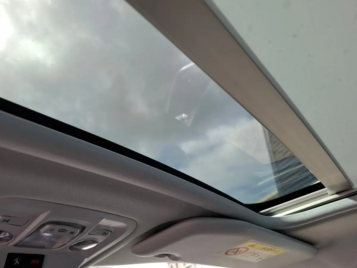 1.2 Allure 110 PK | Achteropkomend verkeer waarschuwing | Achteruitrijcamera | Bestuurdersstoel in hoogte verstelbaar